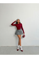 Bordo Aec Prive bambu parmak geçirmeli bluz ile şık bir etek kombinasyonu