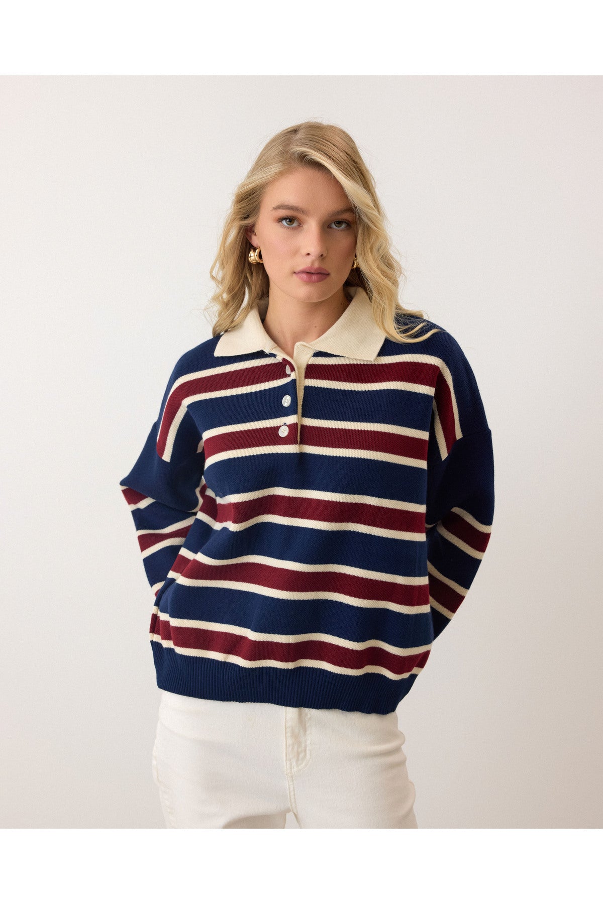 Aec Prive çizgili polo yaka sweatshirt kadın, lacivert ve kırmızı renklerde, rahat kesim