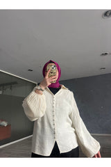 Aec Prive elizabeth düğmeli kadın gömlek, rahat kesim ve şık tasarımıyla günlük kullanıma uygun.