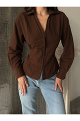 Aec Prive Elizabeth ince belli gömlek, kahverengi, şık tasarım ve rahat kesim ile günlük kullanım için ideal.