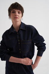 Aec Prive Elizabeth kot gömlek pantolon takım, şık ve rahat denim tasarımı ile modern bir görünüm sunuyor.