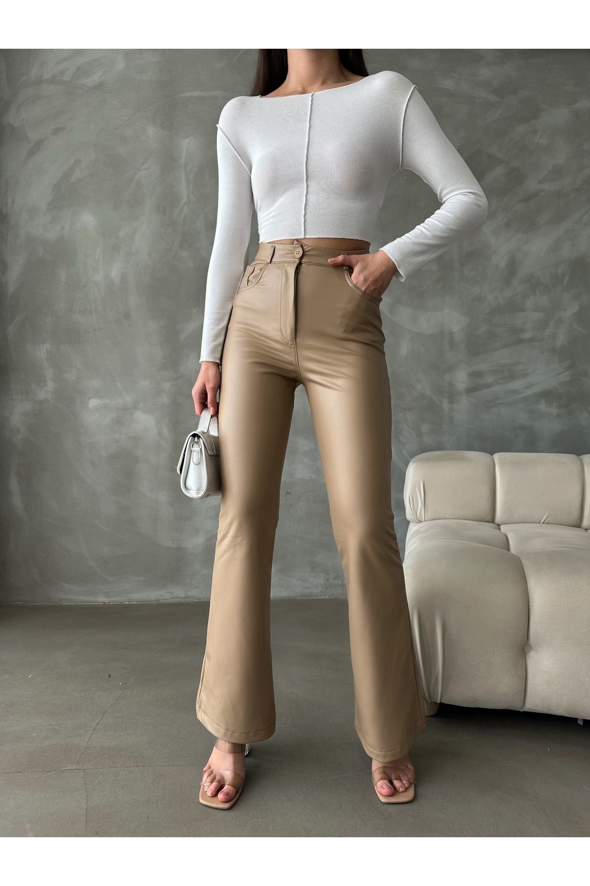 Aec Prive kadın acı kahve deri pantolon, şık kesim ve modern tasarımıyla günlük kullanım için ideal