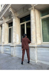 Aec Prive kadın blazer ceket takım, şık görünüm için ideal kahverengi tonlarıyla tasarlandı.