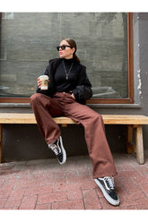 Aec Prive kadın geniş paça jean, kahverengi rengiyle şık bir görünüm sunuyor