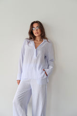 Aec Prive kadın gömlek pantolon takım, mavi renkte rahat bir tasarıma sahip