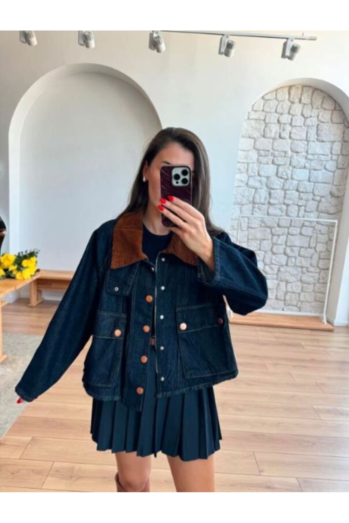 Aec Prive kadın kadi yaka kot ceket, rahat kesim ve şık tasarım ile kombinlenmiş