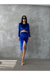 Aec Prive kadın kadife bluz etek takım, mavi rengiyle şık bir görünüm sunuyor, vücuda oturan kesim.