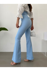 Aec Prive kadın mavi ispanyol paça pantolon, şık ve modern kesim ile zarif bir duruş sunuyor