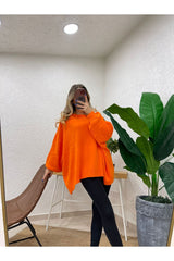 Parlak turuncu kadın oversize kazak, rahat bir görünüm için geniş kesim ve salaş tasarım