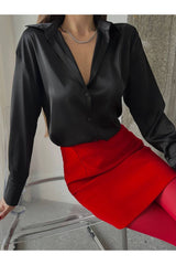 Aec Prive kadın saten gömlek, siyah renk ve şık tasarımıyla modern kadınlar için ideal