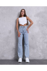 Aec Prive kadın wide leg jean, hafif mavi renkte, yüksek bel ve rahat kesim ile stil sahibi görünüm sunar