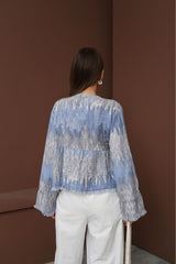 Mavi ve gri tonlarda pamuklu kadın kimona gömlek, rahat bir stil için ideal