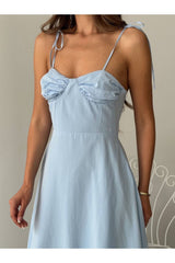 Aec Prive açık mavi yazlık uzun elbise, hafif detaylarla zarif bir görünüm sunar