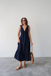 Aec Prive yazlık v yaka uzun elbise, deniz mavisi rengiyle yaz ayları için şık bir seçim