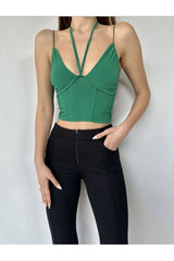Aec Prive yeşil korse büstiyer, ince askılı ve v yaka detaylarıyla şık bir tarz sunuyor.