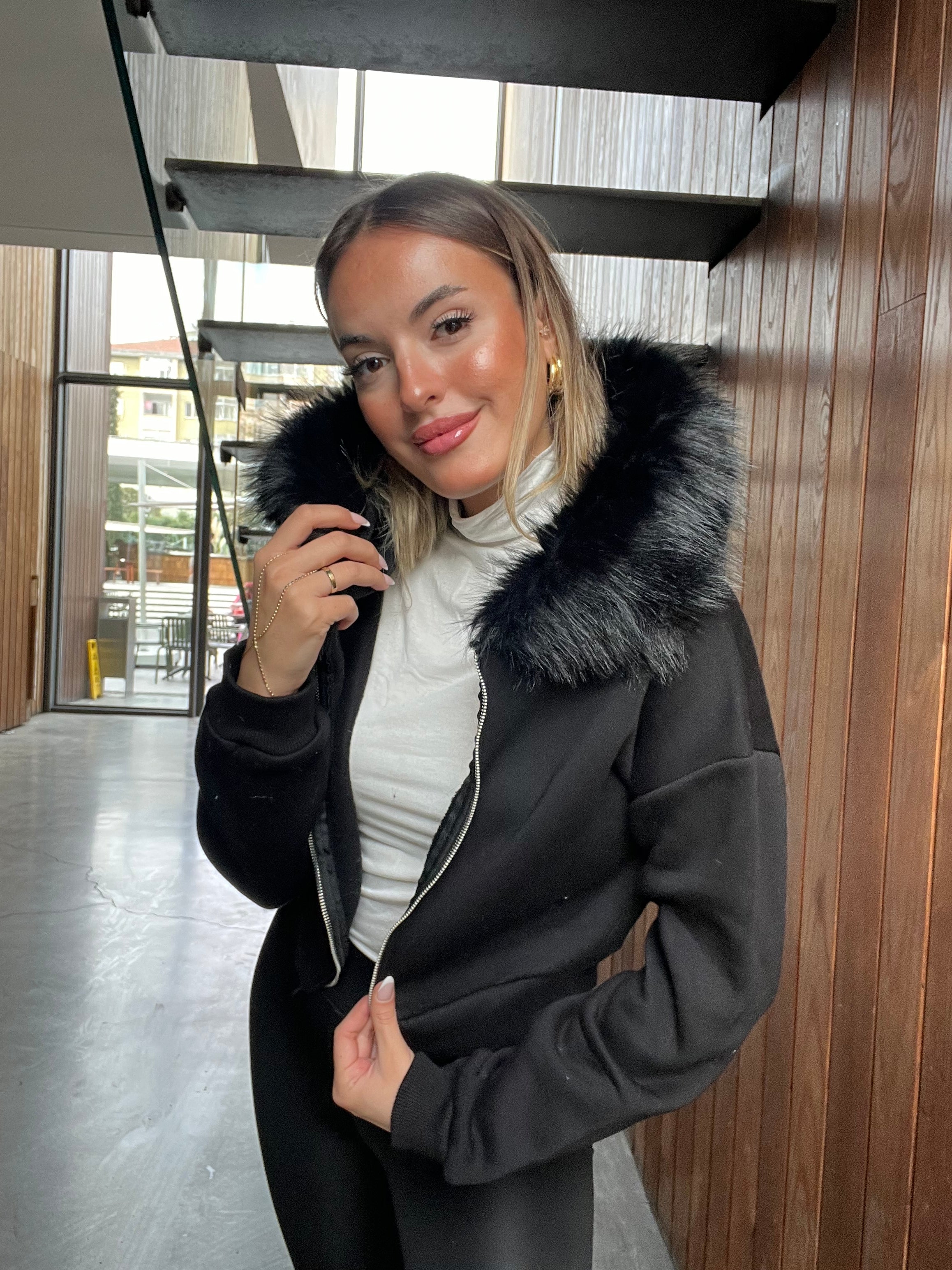 Aec Prive Kadın Kürk Detaylı 3 İplik Şardonlu Sweatshirt