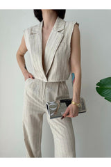 Aec Prive çizgili keten crop yelek pantolon takım ile şık görünüm sunan modern bir moda tasarımı