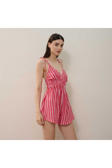 Çizgili keten tulum kadın, kırmızı-beyaz desenli, yaz ayları için hafif ve tarz bir seçenek