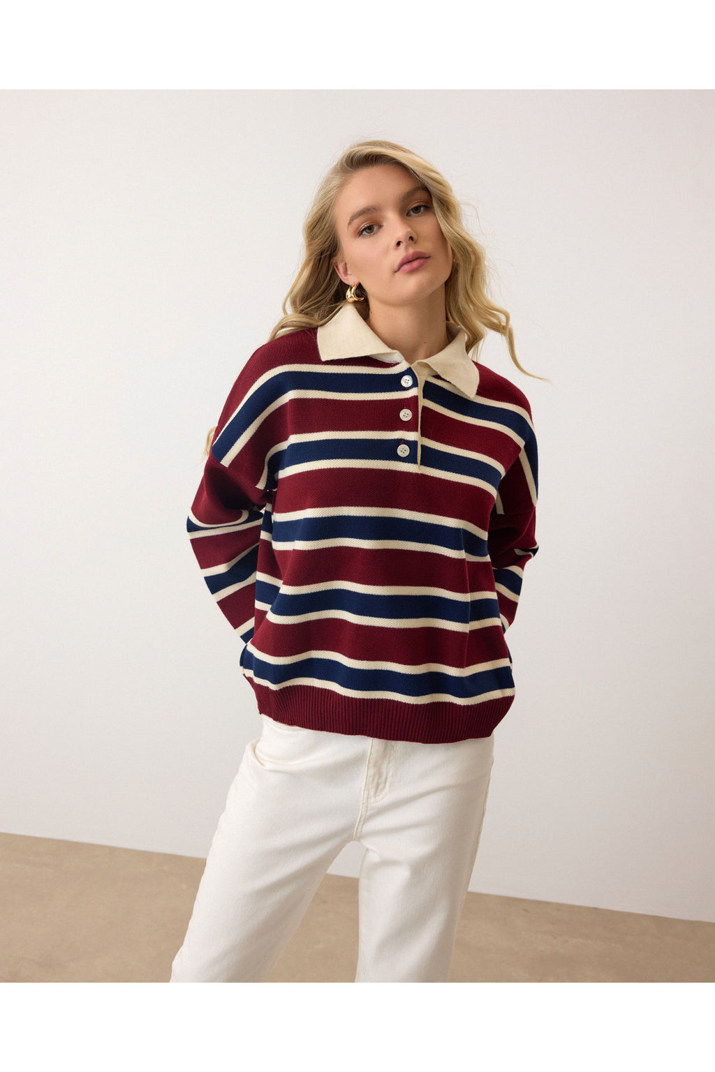 Dik yaka çizgili polo yaka sweatshirt kadın, şık tasarım ve rahat kesimle günlük kullanım için ideal