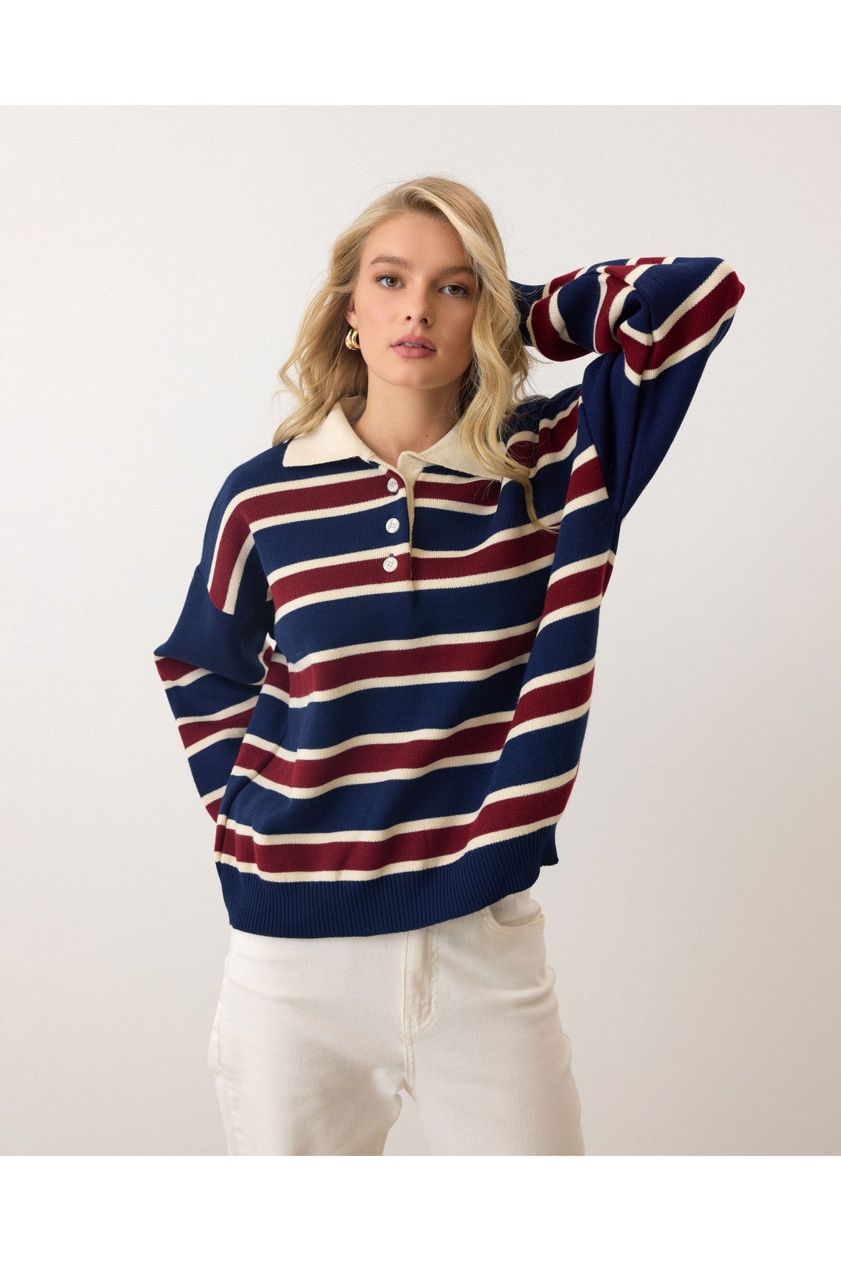 Aec Prive çizgili polo yaka sweatshirt kadın, mavi ve bordo şeritler ile şık bir görünüm sunar