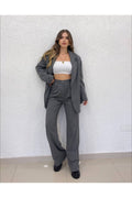 Aec Prive kadın blazer ceket pantolon takım ile modern ve şık bir görünüm sunan kadın modeli