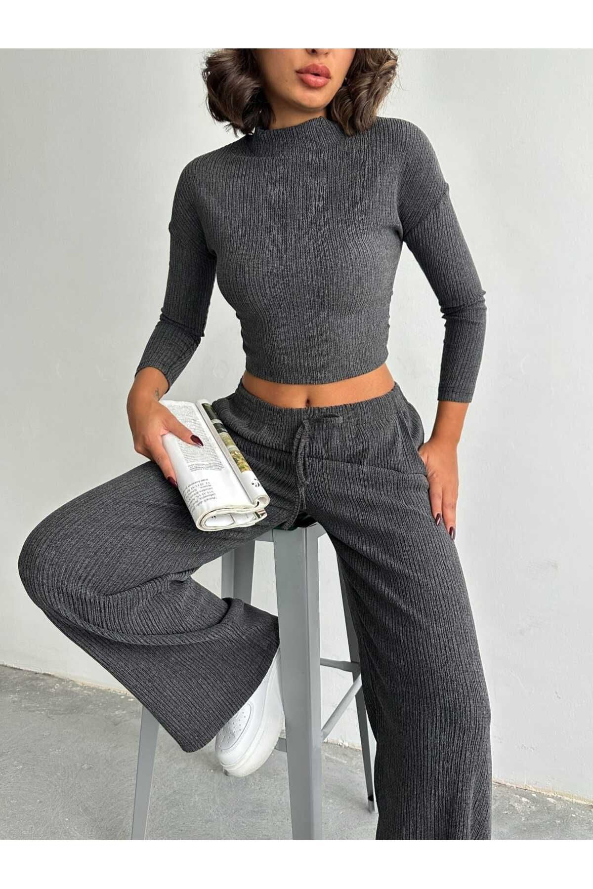 Aec Prive kadın bluz pantolon takım, dar kesim gri üst ve geniş paça pantolon ile şık bir görünüm sunuyor