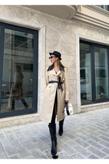 Aec Prive kadın deri detaylı trençkot, şık tasarımıyla dış mekanda giyilmek üzere ideal bir seçim