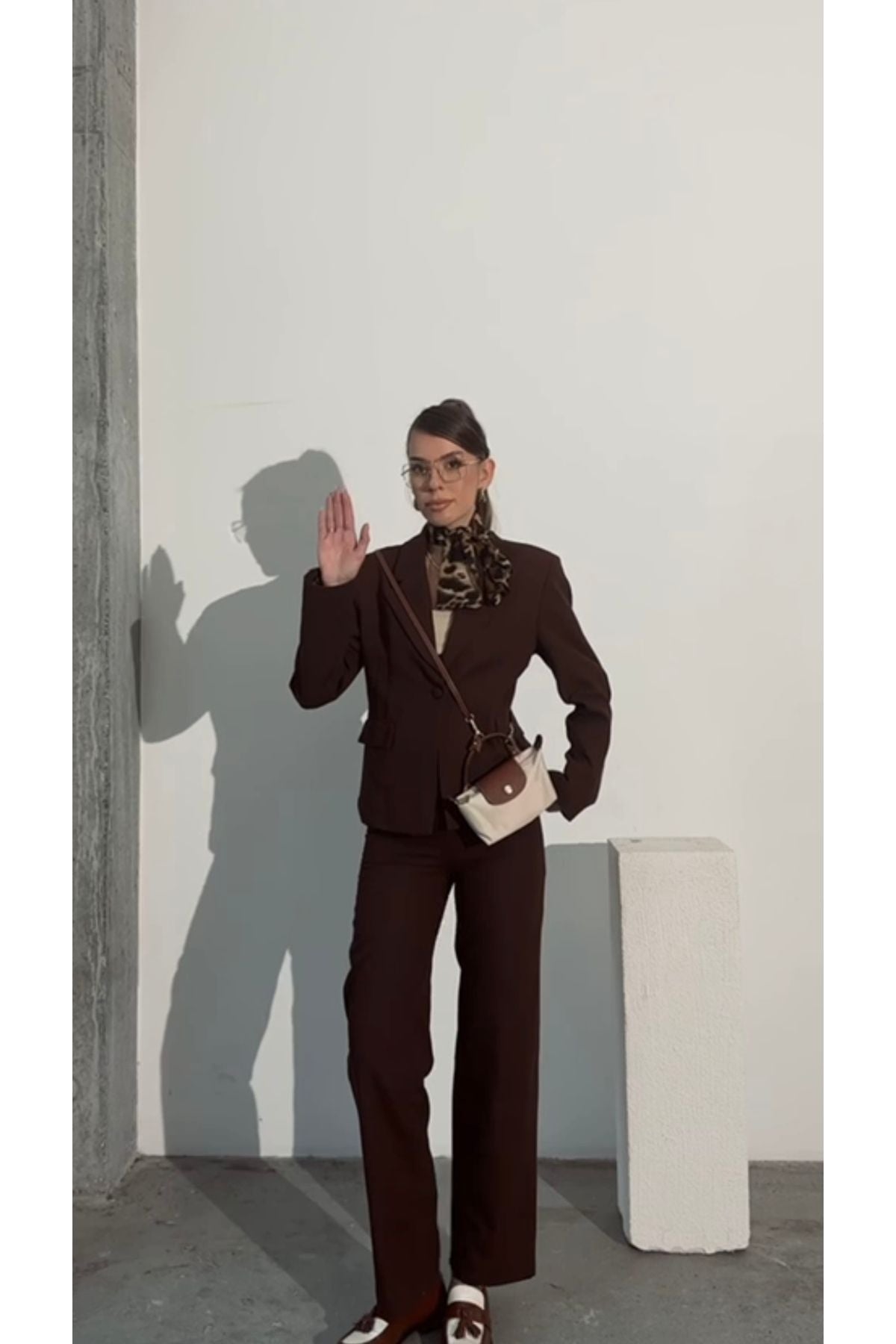 Kahverengi Aec Prive kadın gabardin blazer ceket pantolon takım şık görünüm için ideal bir kombin