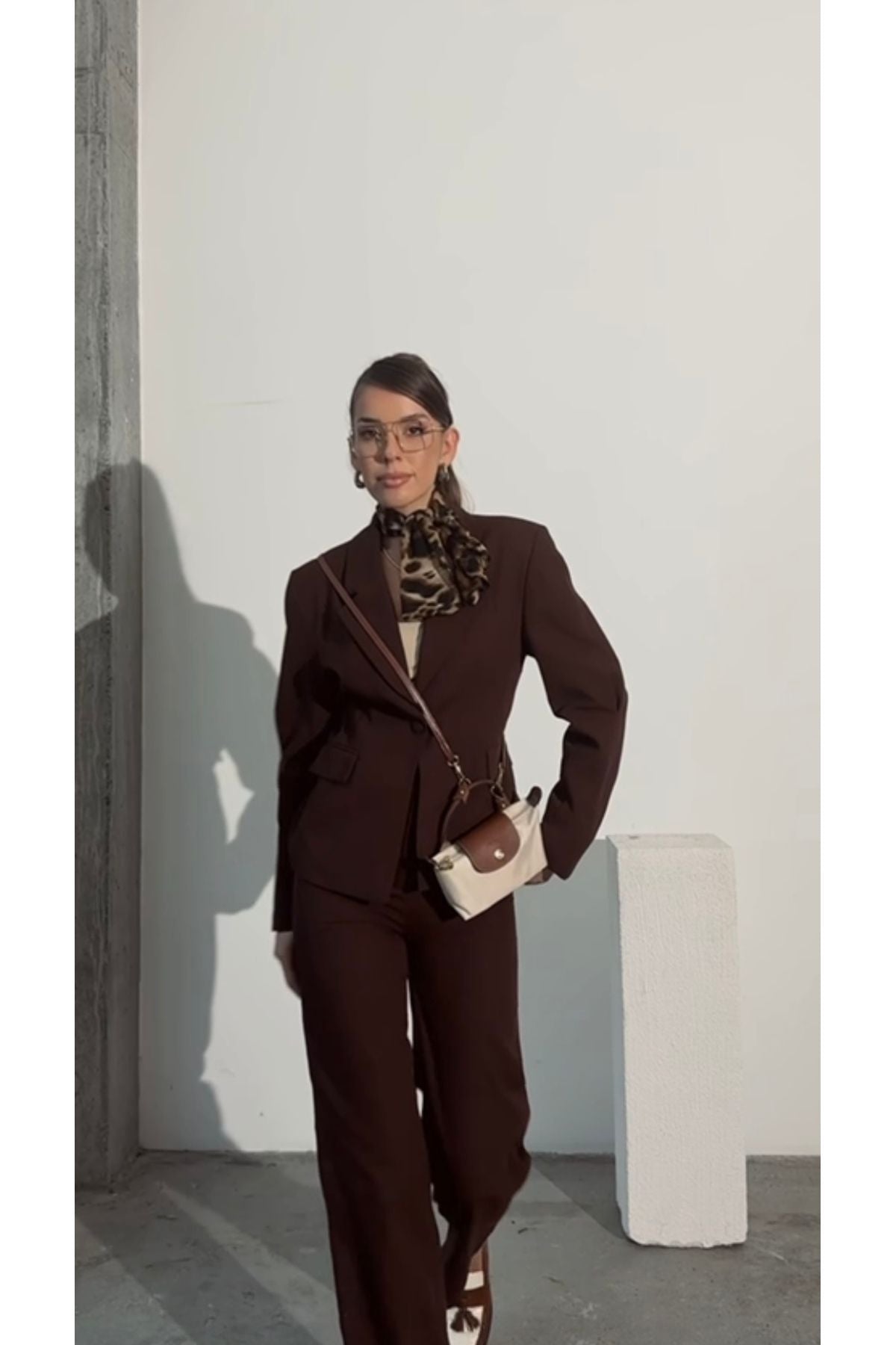 Aec Prive kadın gabardin blazer ceket pantolon takım, modern tasarım ve şık kesimle günün her anında rahatlık sağlar.