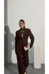 Aec Prive kadın gabardin blazer ceket pantolon takım, modern tasarım ve şık kesimle günün her anında rahatlık sağlar.