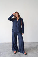 Aec Prive kadın gömlek pantolon takım, mavi renkli, hafif kumaştan, şık ve rahat görünüm.