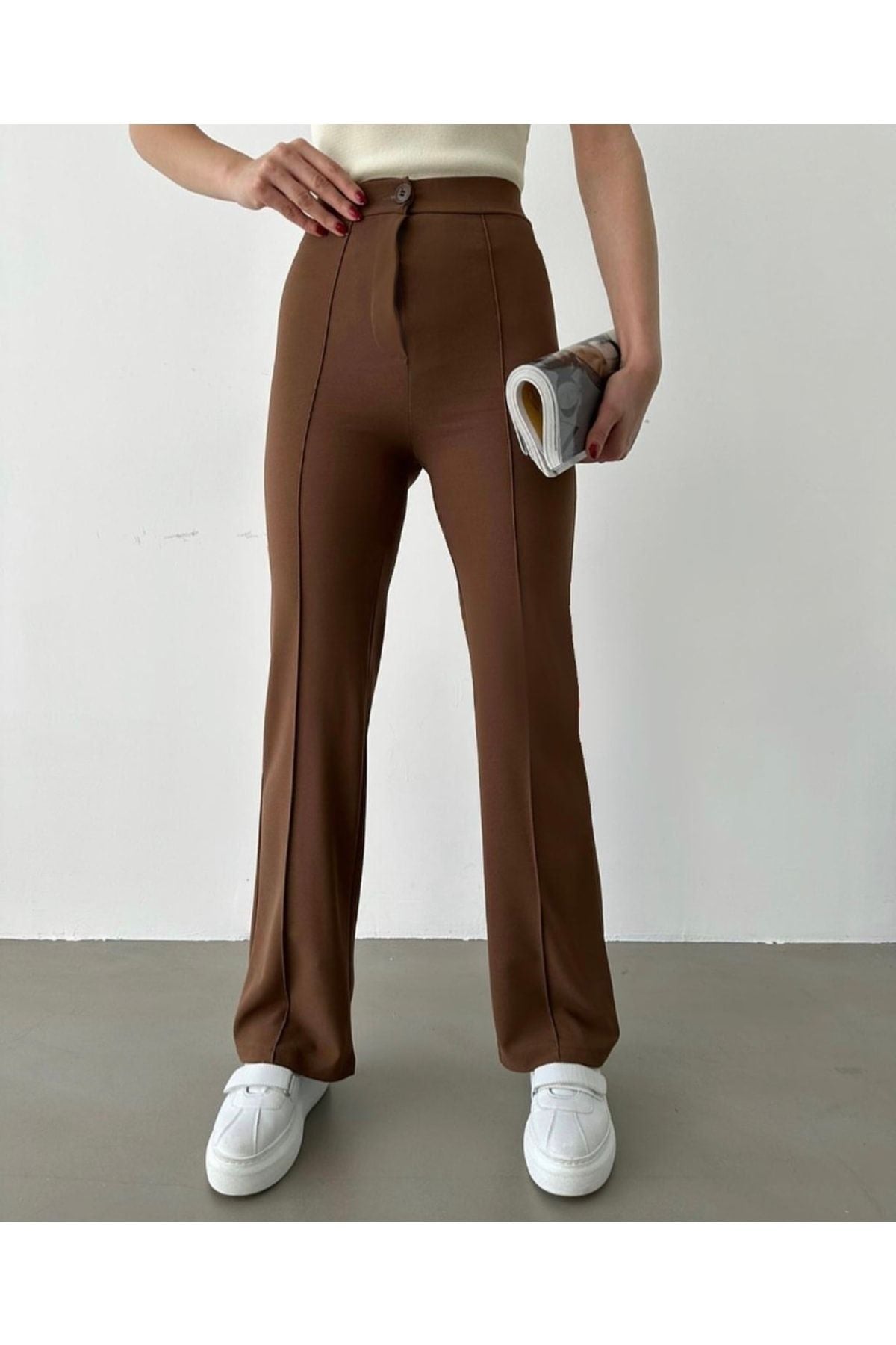 Aec Prive kadın kahverengi yüksek bel pantolon, şık kesimiyle günlük giyimde modern bir seçenek