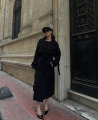 Aec Prive siyah kadın kaşe kaban ile şık dış mekan görünümü ve zarif ayakkabılar