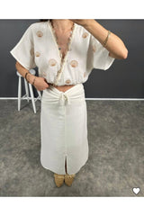 Aec Prive kadın keten bluz etek takımı, deniz kabuğu detaylarıyla şık bir yaz kombinasyonu