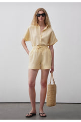 Aec Prive kadın keten şort gömlek takım, sarı renkli, rahat ve şık yaz stili için ideal