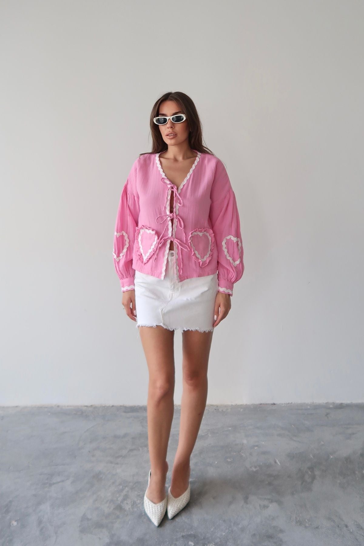 Aec Prive kadın müslin kimono gömlek, pembe renk ve kalp detaylarıyla yazlık şıklık sunar.