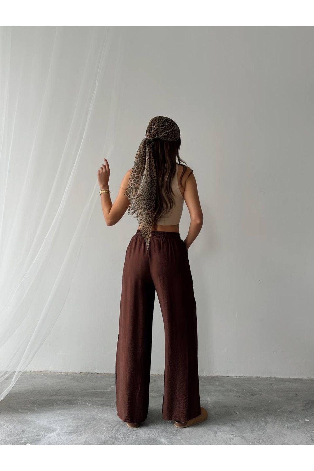 Kahverengi kadın pamuklu palazzo pantolon, rahat bir görünüm için ideal, geniş paçalı tasarım
