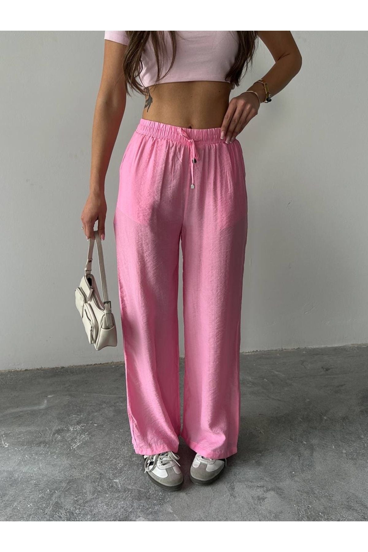 Aec Prive kadın pamuklu palazzo pantolon, pembe rengi ile rahat ve şık bir yaz seçeneği.