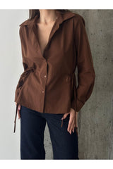 Aec Prive kadın trend gömlek kahverengi, düğmeli ve yan bağcıkları ile şık bir tasarım