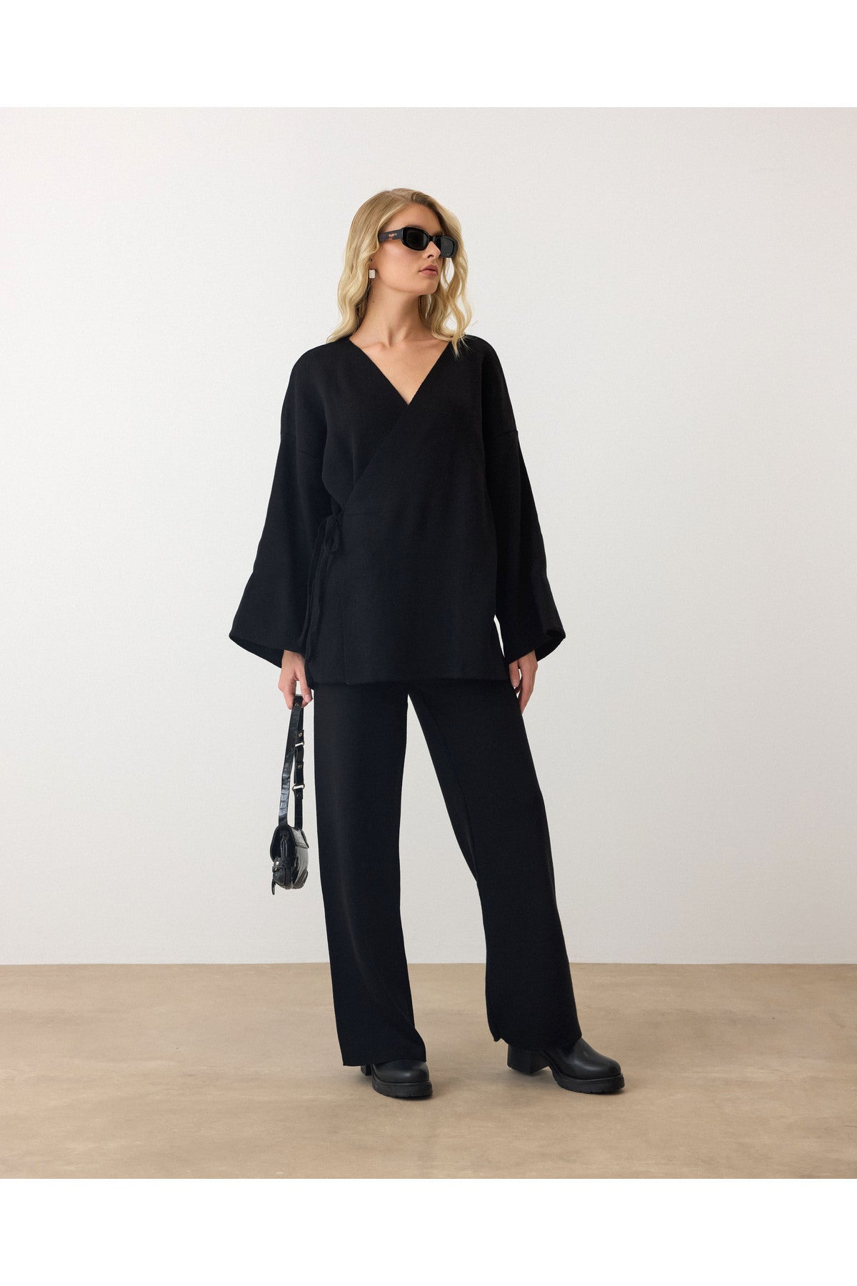 Aec Prive siyah kadın triko ikili takım, rahat bir görünüm için şık bir seçenek.