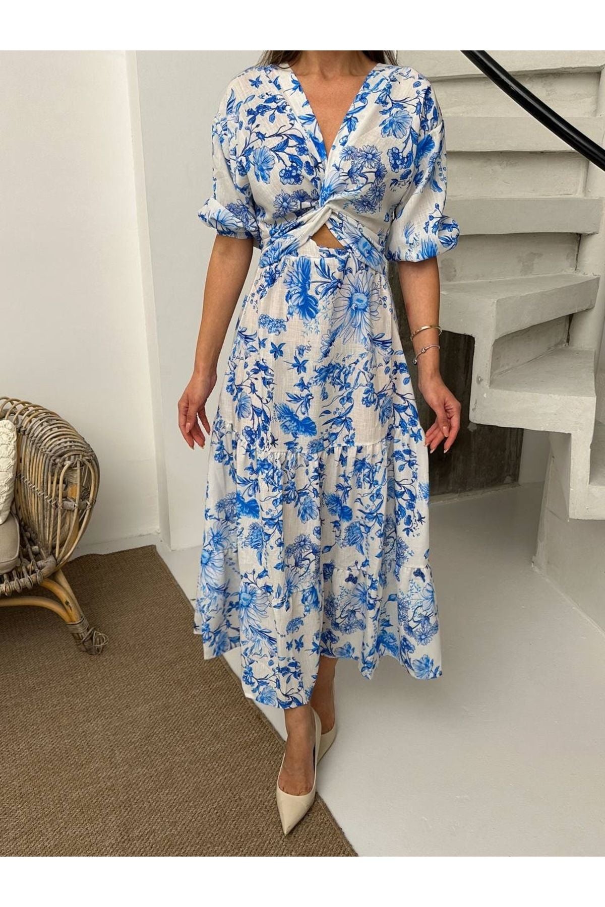 Aec Prive kadın yazlık uzun elbise, mavi çiçek desenli ve şık tasarımıyla göz alıyor