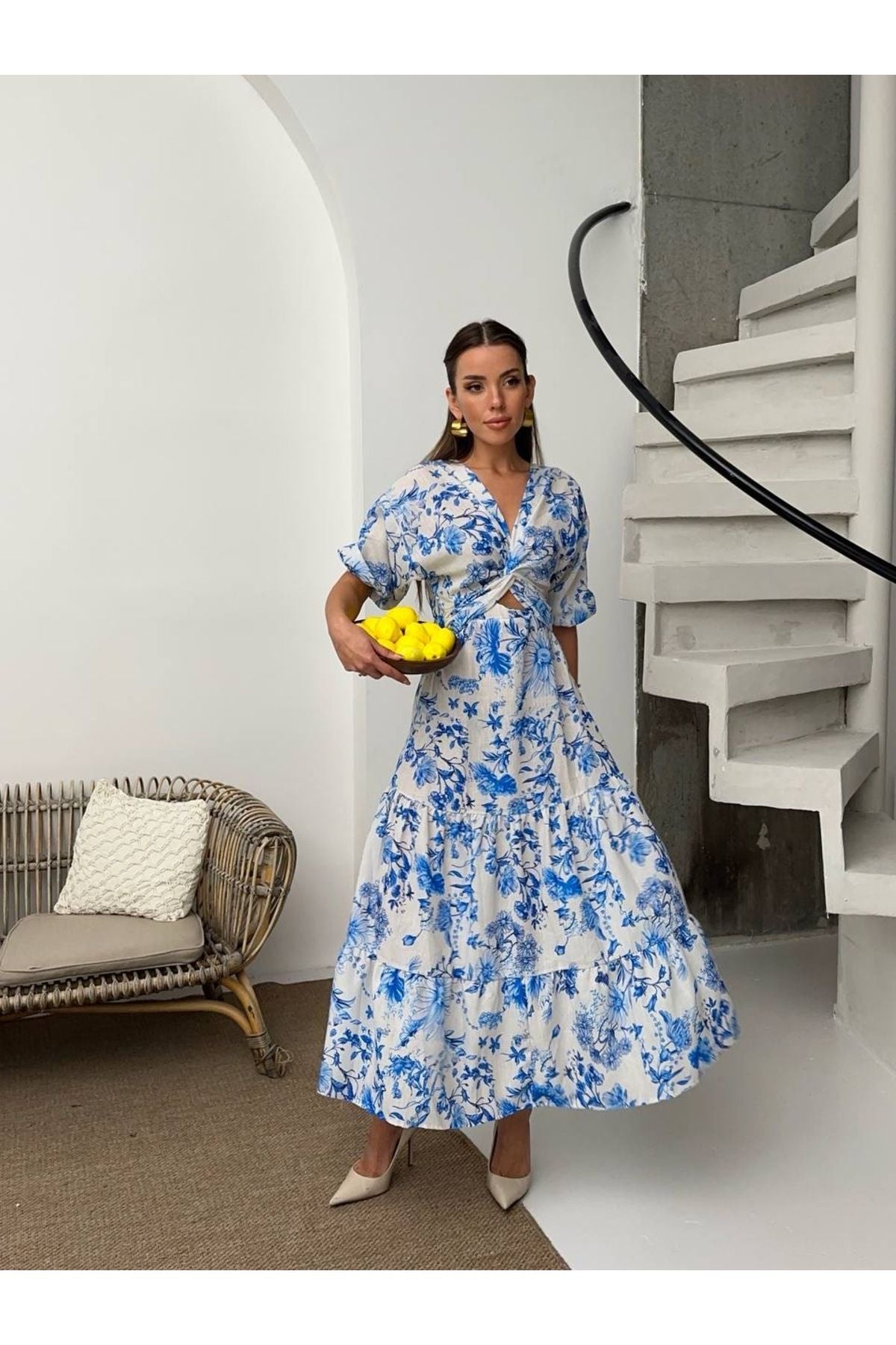 Aec Prive kadın yazlık uzun elbise, mavi çiçek desenli, zarif kesim ile modern bir görünüm sunar