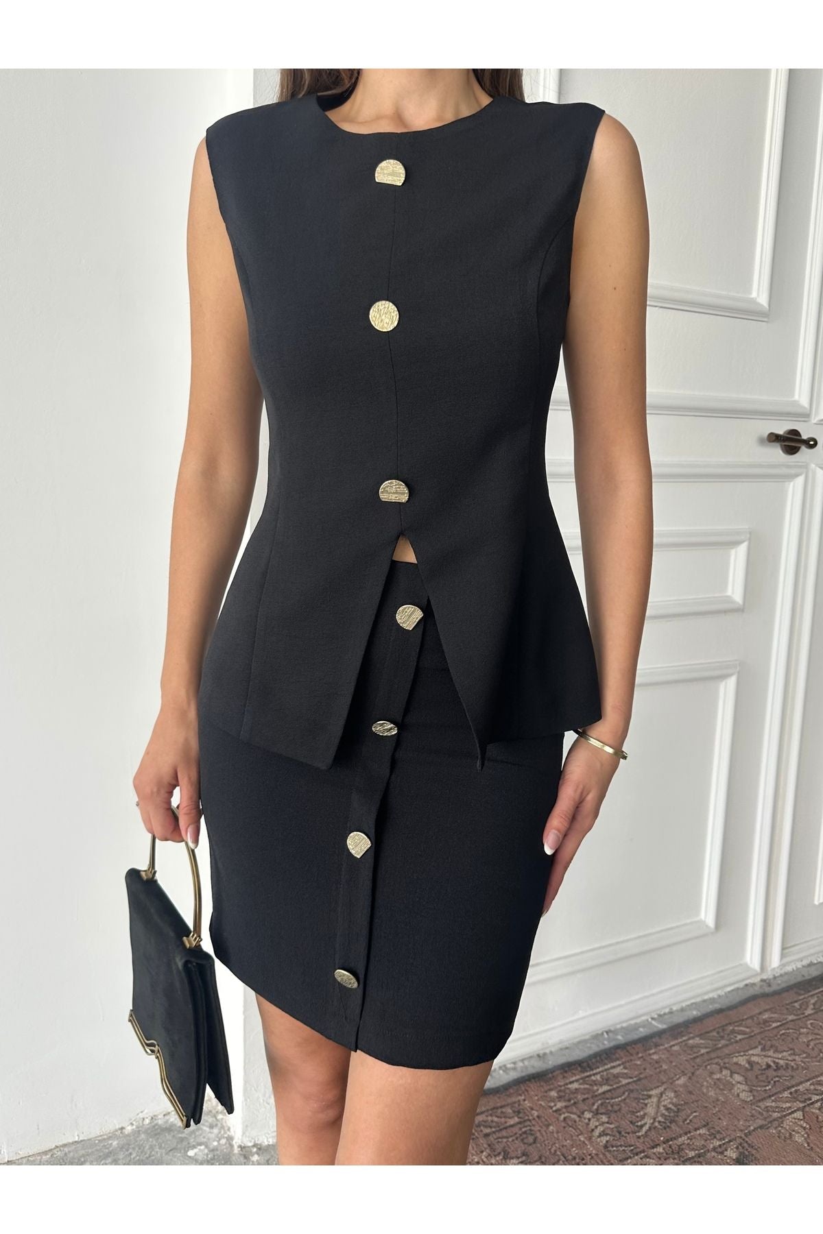 Aec Prive siyah kadın yelek etek takım, zarif düğmelerle şık bir görünüm sağlıyor