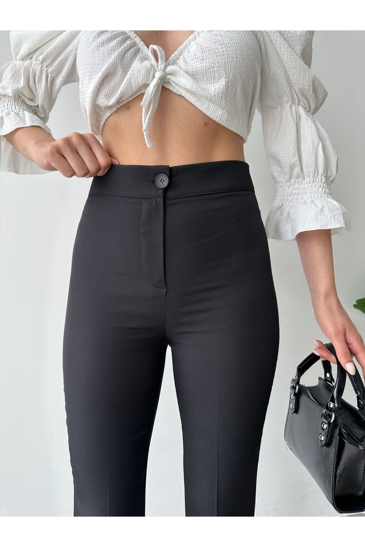 Aec Prive kadın yüksek bel ispanyol paça pantolon, şık bir bluz ile kombinlenmiş, modern görünüm