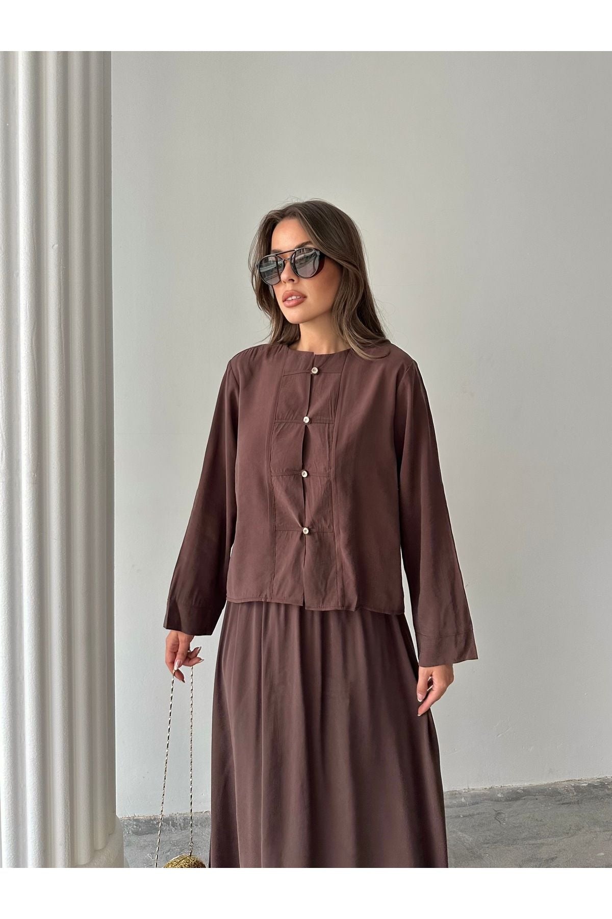 Aec Prive pamuklu kadın bluz pantolon takım, şık ve rahat tasarımla modern bir görünüm sunuyor