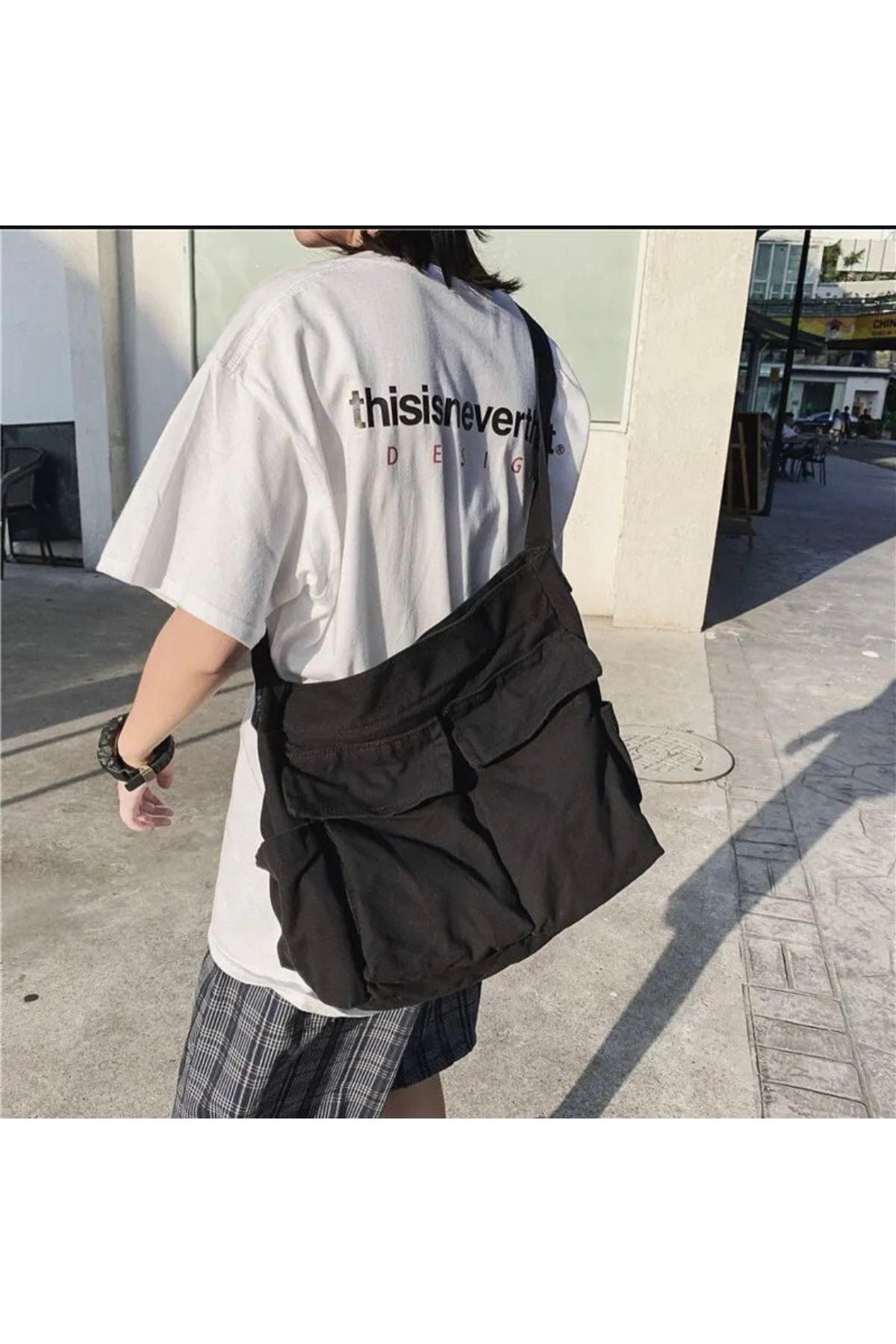 Aec Prive unisex çok amaçlı omuz çantası, şık tasarımıyla günlük kullanıma uygun.