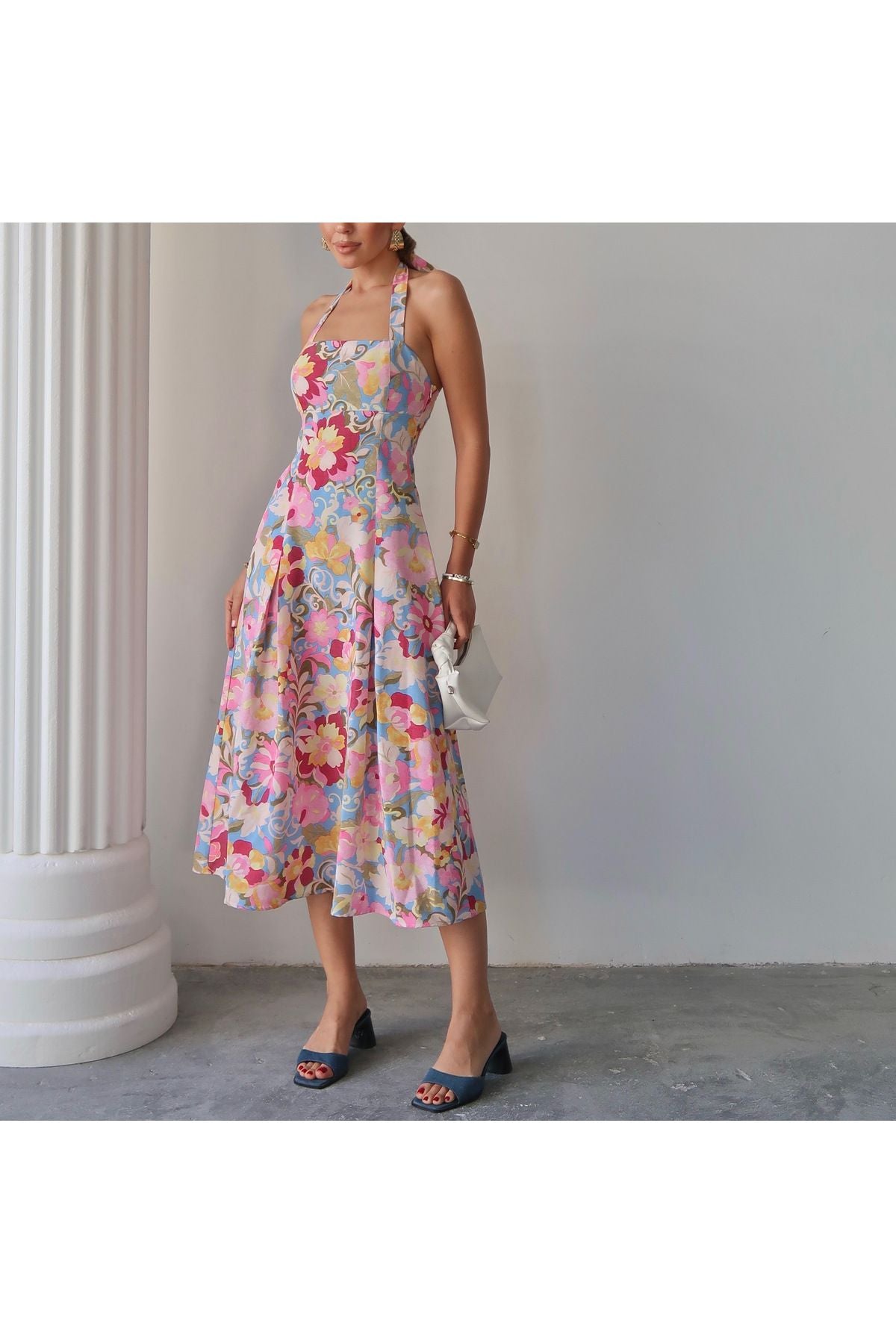 Aec Prive uzun keten kadın elbise, yaz için çiçek desenli ve rahat bir stil sunuyor