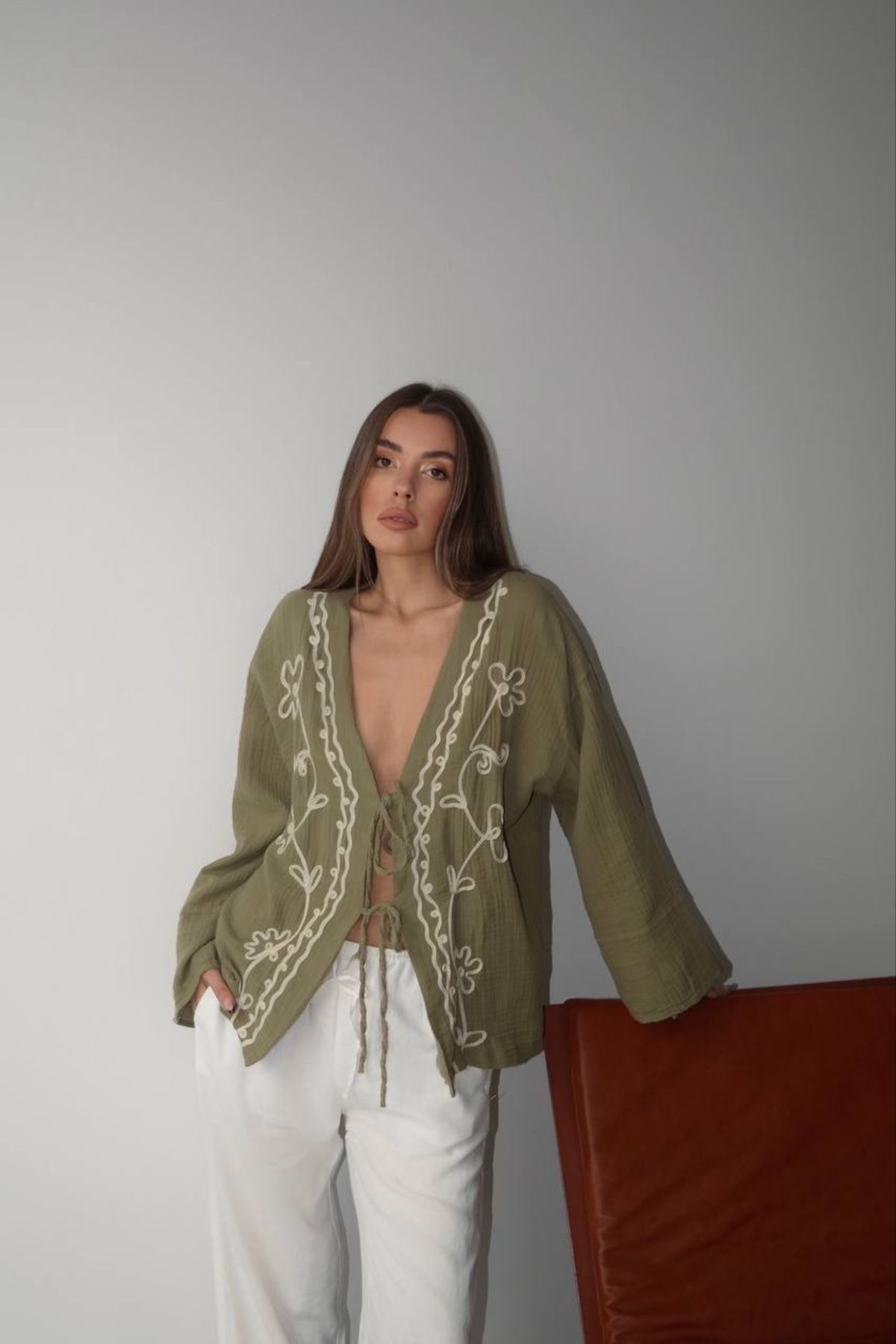 Aec Prive yazlık müslin kimono gömlek, çiçek desenleriyle süslenmiş, rahat kesim