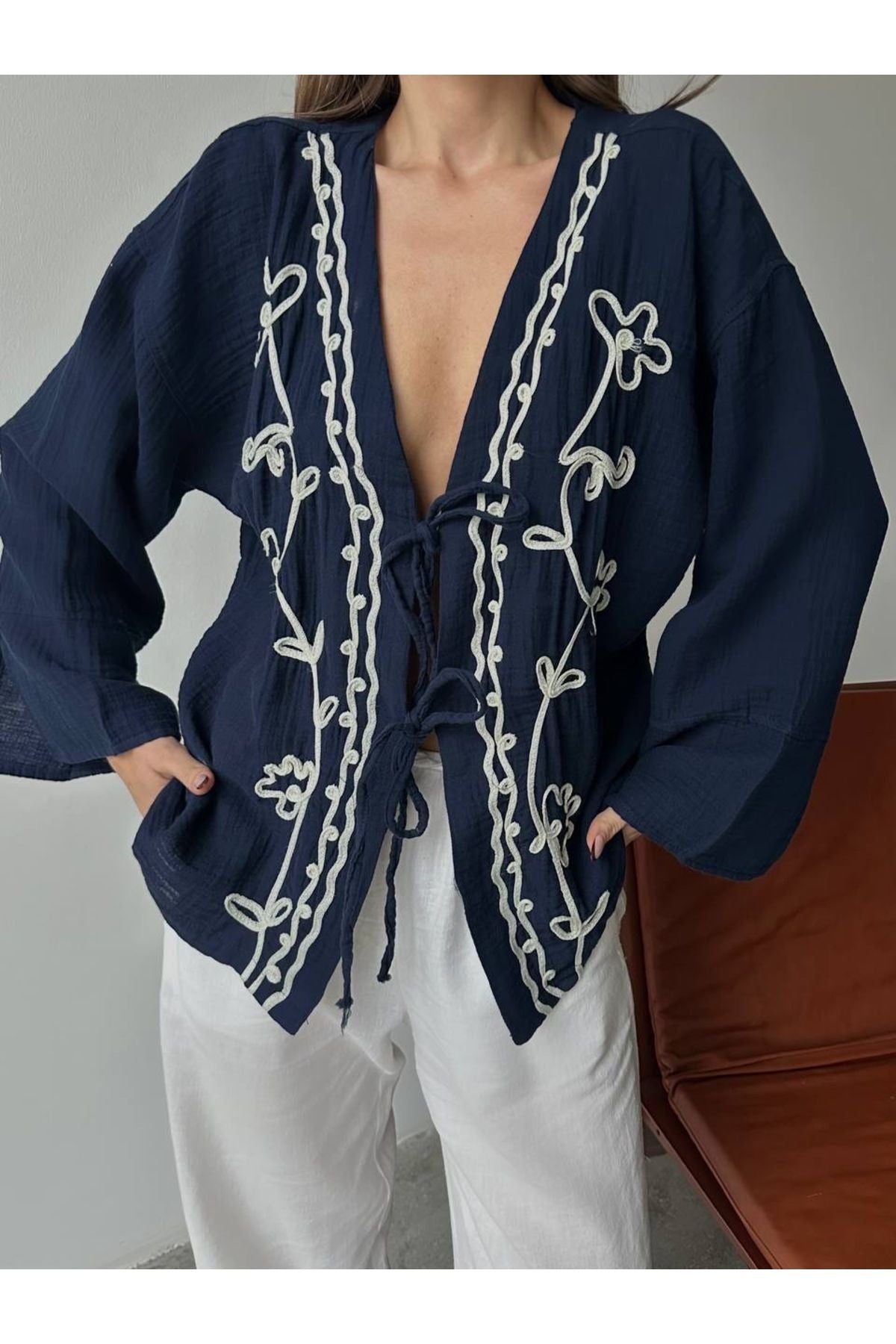 Aec Prive yazlık müslin kimono gömlek, dantel detaylarıyla şık ve rahat bir yaz seçeneği