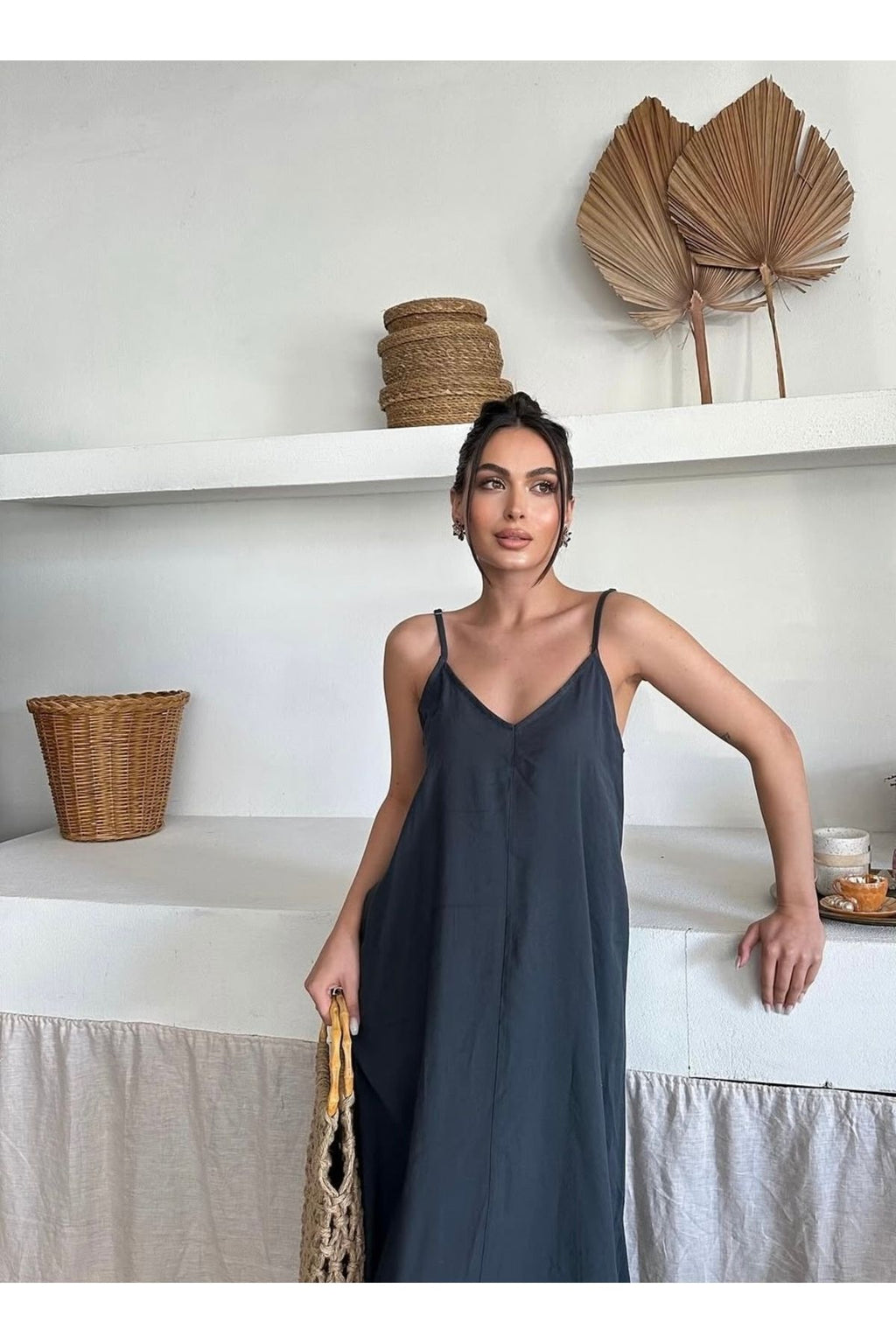 Aec Prive yazlık uzun kadın elbise, sade tasarımı ile şık bir yaz seçeneği sunuyor.